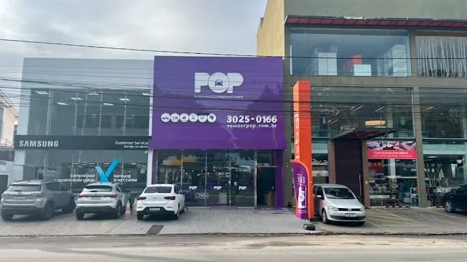 Fachada da loja da POP em Feira de Santana, na Av. Getúlio Vargas, com o telefone 3025-0166 pintado na parede